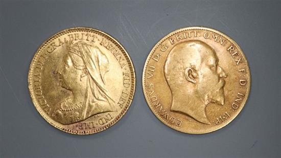 Two gold half sovereigns, 1900 and 1906.